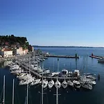 Seafront Apartment Ai Fari Piran